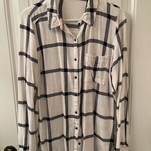 Maurices Black and White Flannel Shirt - size 0 (14W)